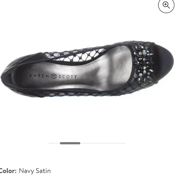 Karen Scott  Navy heels - Picture 5 of 7